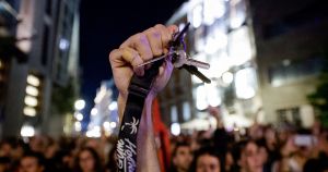 Τα κλειδιά και το κεφάλι ψηλά!