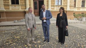 Roditelji: „Direktor Jovine i gradonačelnik prevarom zloupotrebili maloletne učenike u političke svrhe“