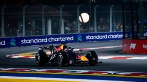 Verstappen está de vuelta: triunfo al sprint y pole en Singapur