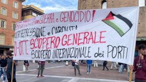 Corteo pro Pal, in centinaia scendono in piazza: “L’unica pace è la fine del sionismo”