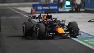 F1 Singapore: Verstappen fa il bis ed è pole anche per la gara, battute ancora le Ferrari /