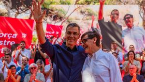 Illa se vuelca en la campaña de Sánchez y entra al choque con Junts y PP