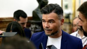 Rufián y la dirección de ERC llevan al límite la negociación sobre la candidatura a las elecciones