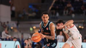 Brycen Goodine y Pjay Smith traen la primera victoria del Alimerka Oviedo Baloncesto al Palacio