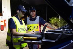 Ferrara, vende online auto usate: il Comune gli impone lo stop