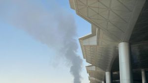 Doce muertos y 309 heridos en un ataque de los rebeldes hutíes contra el aeropuerto de Riad