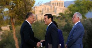 Ο Τραμπ με χιτώνα