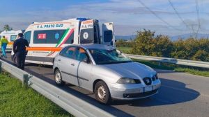 Auto contro gruppo di ciclisti: otto feriti, tre sono gravi