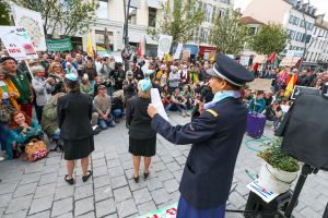 Un millier de manifestants à Pau « contre l’imposture de l’avion vert » d’E-CHO à Lacq