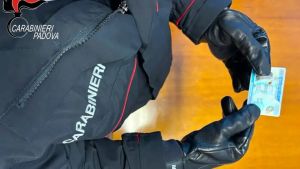 Carte d’identità elettroniche senza microchip: tre casi in due settimane nel Padovano, scattano le denunce