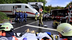 Feuerwehr Villingen-Schwenningen führt eine große Übung eines Bahnunfalls durch