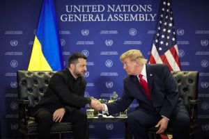 « Il est temps pour l’Ukraine d’avoir un nouveau président » : trois semaines avant les midterms, Trump s’en prend à Zelensky