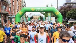 Pelayo Menéndez y Esther Ramos dominan la séptima Media Maratón de Oviedo
