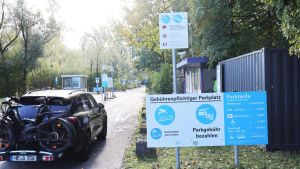 Weiße Buchstaben auf schwarzem Grund: Erkennen Konstanzer Parksysteme auch auswärtige Kennzeichen?