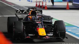Verstappen wint voor het eerst Grote Prijs van Singapore