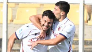 Lecce-Bologna 1-2, Orsolini ed Enem piegano la squadra di Di Francesco: arriva la prima vittoria dei rossoblù