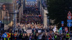 Tienduizenden mensen lopen mee in klimaatmars door Brussel