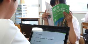 Classrooms should ban digital textbooks and AI