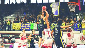Basket, terza vittoria di fila per la Riso Scotti. Cade Vigevano a Cento