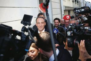 « Ce résultat dit quelque chose de puissant » : Raphaël Glucksmann écrase la primaire sociale-démocrate et acte la rupture avec LFI