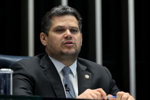 Alcolumbre marca para dia 14 de outubro a votação da escala 6x1