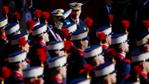 Directo | Fuertes abucheos a Sánchez en el comienzo del desfile del 12-O