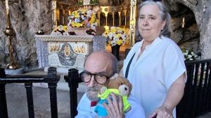 El emotivo viaje a Covadonga del fotógrafo Juanjo Arrojo, que lleva meses ingresado por un tumor: 