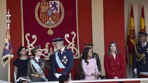 El público abuchea a Sánchez en el desfile de la Fiesta Nacional