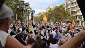 PP y Vox llevan la crisis de Ceuta a las calles de Barcelona en la manifestación por el 12-O