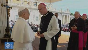 La inminente operación del Papa añade incertidumbre al relevo de Omella y al futuro del obispo de Girona