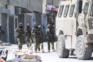 « Chaque citoyen doit servir l’armée israélienne s’il est juif. Or aucun parent n’a envie que son enfant soit vu comme un criminel » : l’impact du documentaire « Naza » sur la société israélienne