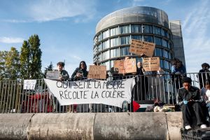 « Ici, c’est l’anti-Nanterre, on est plutôt endormis » : comment les étudiants de Cergy Paris Université se sont réveillés en solidarité avec le mouvement lycéen