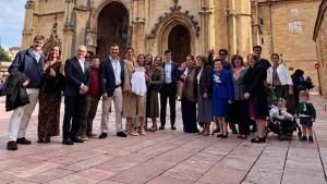 Rosa Pich, madre de 18 hijos, reúne a su familia en Oviedo para el bautizo de su nieto Pelayo