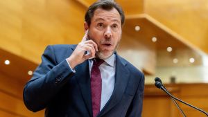El tren apenas sobrevive a un pésimo ministro