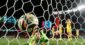Quase metade das jogadoras de futebol considera se aposentar cedo, diz relatório