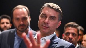 Bolsonaro consolida su ventaja sobre Lula en la primera encuesta previa a la segunda vuelta en Brasil
