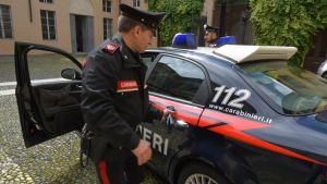 “Tira fuori il portafoglio”: 69enne rapinato con lo spray. Agguato nel cortile di casa, attimi di terrore a Pianengo