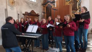 Gospelchor Rückenwind berührt Zuschauer in Pfarrkirche