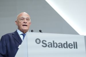 La entrada de BPCE será insuficiente para abaratar la financiación de Sabadell