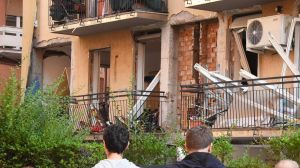 Palazzina esplosa in via Long a Bergamo, nell’appartamento 7 metri cubi di gas: nuovo sopralluogo