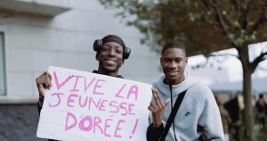Le problème de l’Ecole n’est pas le déclin, mais l’accès au savoir, par Laurence de Cock