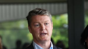 Opinion: Why voting major parties stops minority chaos