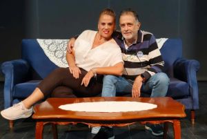 Τζίμης Πολίτης – Ιωάννα Κάμαρη μιλούν για την παράσταση «Κανα-πές»: Η ομάδα που κερδίζει