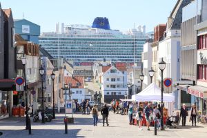 Nåke heilt aent enn cruiseskipå på Garpaskjær nå for tiå