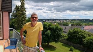 „Optimismut“: Das Buch von Christoph Sieber öffnet den Blick auch auf Familien-Interna