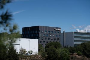 El banco francés BPCE adquirió el 2,84% del Sabadell mediante compras en el mercado antes del 6 de octubre