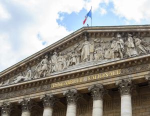 OQTF pour les femmes étrangères, suppression du congé spécifique… Ce qu’il faut savoir avant le vote solennel de la loi intégrale contre les VSS ce mardi