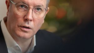 Der neue Arbeitsminister hat jetzt drei Optionen. Keine ist gut