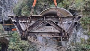 Infrastrutture in Val Colvera: al via le complesse operazioni per il nuovo ponte sulla Sr Pn 26 a Frisanco