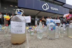 Alfaro-Lemus: represión y engaño // Guadalajara: 11 años sin solución // Agua sucia, contaminada y fétida - México SA